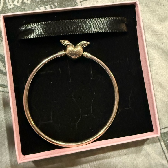 Pandora Bracelet never worn - Picture 3 of 4